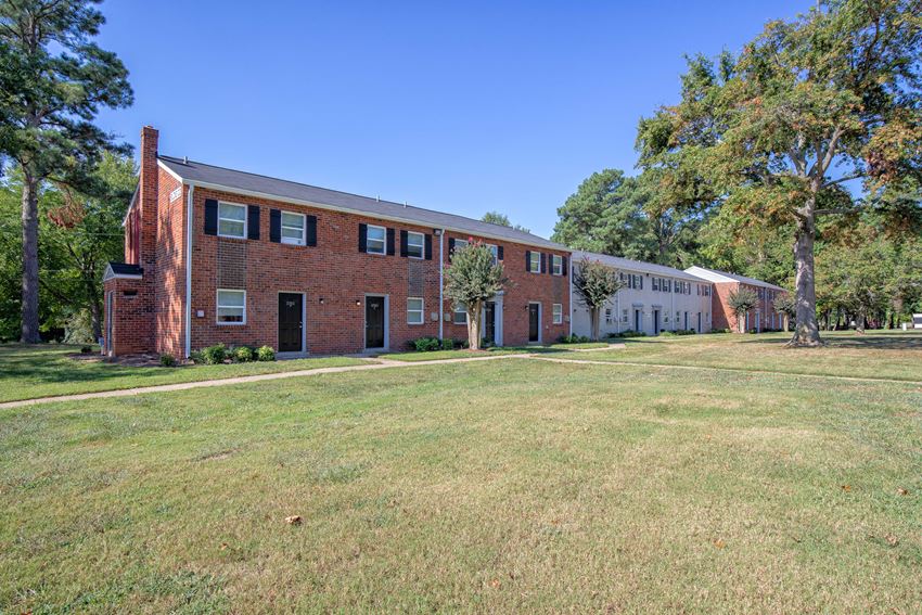 Crystal Lakes Apartments, 3501 Meadowdale Boulevard, Richmond, VA